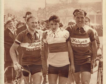 1935 Cycling and Sporting Magazine, Newspaper. \\ 2nd April 1935 No. 451 // French Sports Publication 1935. Helyett Hutchingson