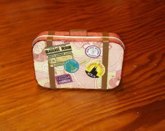 Altered Altoid Tin Suitcase
