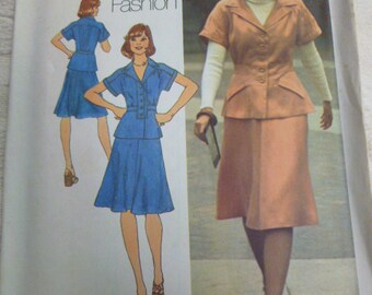 7298 Simplicity Size 11jp & 13jp Bust 34 and 35 Junior Petite Contains Two Sizes Vintage 1975 Pattern Uncut