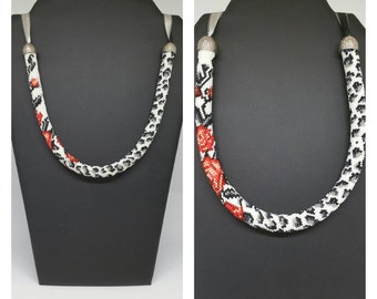 "Graou", crochet beads necklace