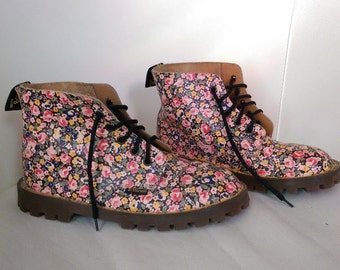 90s Dr. Marten's Pastel Pink Floral Boots size UK 1//US 2//Euro 33// kids shoes