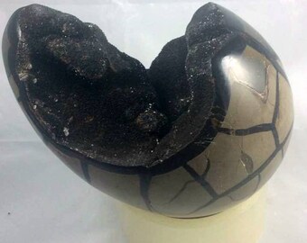 SALE HUGE Septarian Geode Dragon Crystal.  Game Of Thrones Inspired.  Dragon Energy, Fire Element, Protection and Strength Save over 100.00!