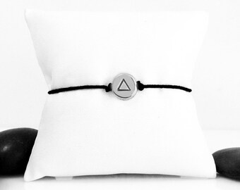 Triangle Bracelet, Bracelet, Geometric Bracelet, Geometric Jewelry, Friendship Bracelet, Minimal Bracelet, Triangle Charm, Triangle Jewelry