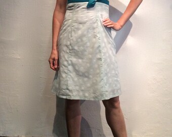 Robe à bretelles forme près du corps en coton blau claire très légère empiècements en coton turquoise