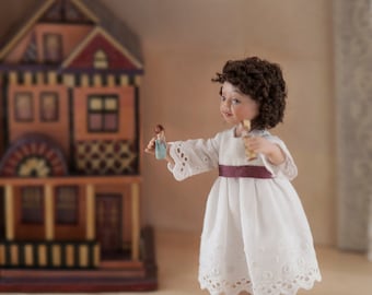 Girl in articulated porcelain, old laces dressed 1:12 scale (dollhouse). OOAK