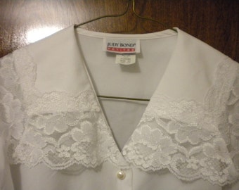 CLEARANCE 1970s Judy Bond Secretary Blouse With Lace Collar, 10P, Small