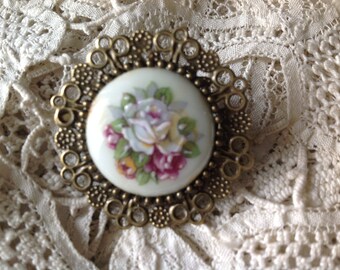 Brooch style retro, vintage porcelain cabochon
