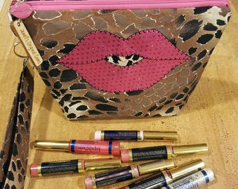 LipSense Distributor wrist-let bag, direct sales, purse, animal print, holds 22 lipsticks & additional supplies, shimmering hot pink lips