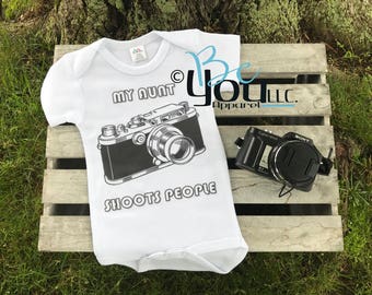 My mommy daddy aunt shoots people; baby gift; photography gift; photographer gift; new mom gift; camera shirt; baby shower gift