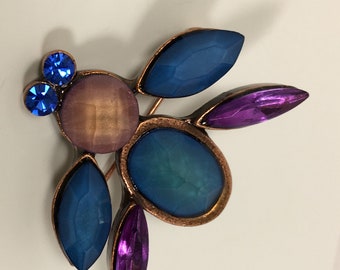 Adorable vintage bee brooch