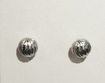 Vintage Avon Silver Plated Fluted Stud Pierced Earrings (e)