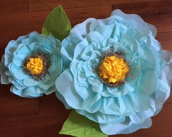Set of two tissue flowers