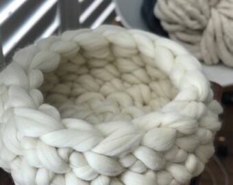 Chunky knit cat bed.chunky cat cave, chunky crochet cat bedding, pet bedding, hand made