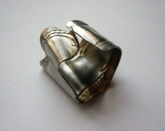 Ring chewed silver knife handle