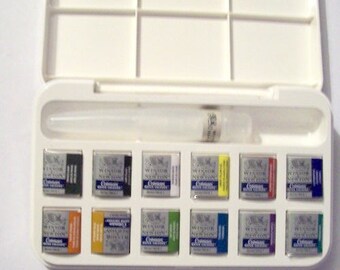 Winsor & Newton Cotman Brush Pen Set watercolour paints with water fill brush