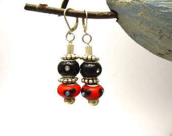 Mesh serpentine earrings and glass beads