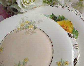 2 Cake Plates Aynsley & Paragon , Yellow Theme Vintage Excellent
