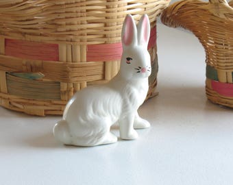 Vintage white bunny figurine / handpainted ceramic rabbit / retro Easter decoration / Spring home decor