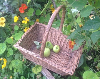 Vintage Wicker Shopping Basket, rustic country basket.