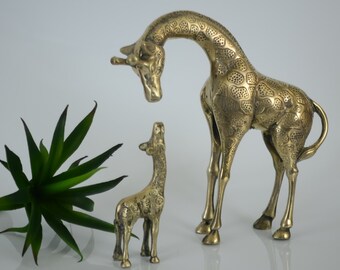Vintage Brass Giraffes Figurine/Brass Figurines/Mother and baby Giraffe Figurines/Brass African Animal Statues/Nursery Decor