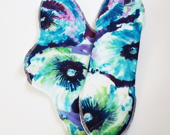 Set of 2 Mama Cloth Pad With Wings .. 14 inches Postpartum Heavy Flow - Bold Summer Flowers FREE SHIPPING