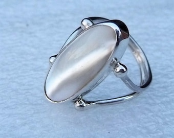 Mother-of-Pearl Sterling Silver Solitaire Ring size 7 by SmithSilver