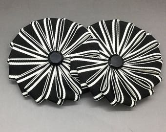 Double Wheel Cocarde in Back and White Stripes