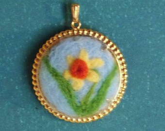 Needle felted - Pendant - Daffodil - Felt Pendant - Gift for Her - Needlefelt Jewelry - Fiber Art - Spring Flowers