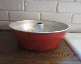 Bundt Cake Pan Mold Vintage 1970s Retro Baking or Planter SALE 10% Off