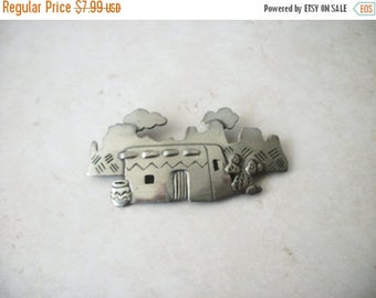 ON SALE Vintage JJ Signed Silver Tone Metal New Mexico Pueblo Pin 32017