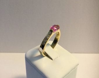 14jK Yellow gold pink sapphire ring