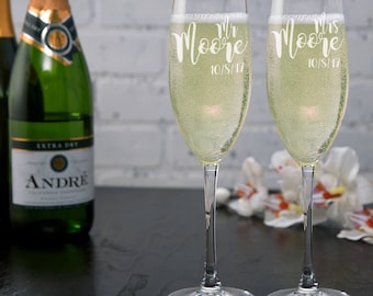 Mr and Mrs Personalized Wedding Toasting Flutes - Bride and Groom Toasting Glass - Champagne Glasses - Toasting Glasses - Wedding Gifts