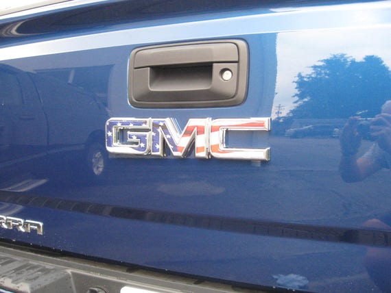 Replacing Black Tailgate RAM Lettering with Body Color | Ram Rebel Forum
