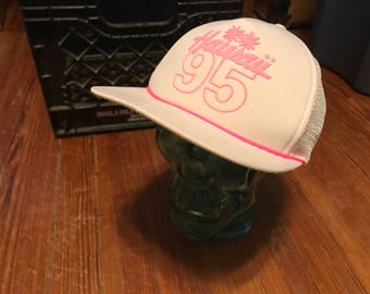 Vintage 1980s / 1990s HAWAII White / Pink snapback trucker