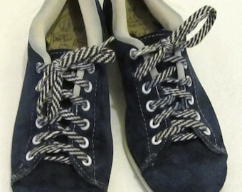Women's Vintage 60's,Cute Blue SUEDE BOWLING SHOES By Hush Puppies.5N