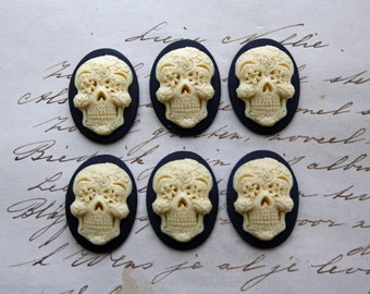 DAY of the DEAD Sugar Skull Cameo Cabs Cabochon Day of the Dead Dia de los Muertos Skull Black Ivory 25x18mm Sugarskull 6 PIECES
