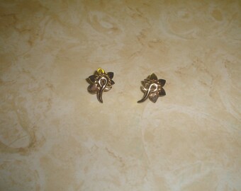 vintage clip on earrings goldtone leaves monet