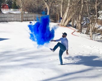 ONE empty football with two colors Football Gender Reveal, Gender Reveal Ideas, Gender Reveal Baseball, Gender Reveal Ideas, Baseball Gender