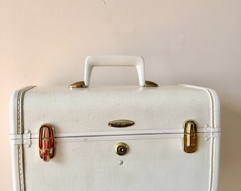 Vintage mid century train case