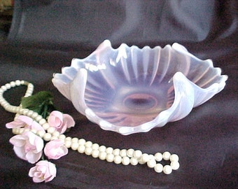 Fostoria Heirloom Pink Opalescent Bowl, Square Florette Art Glass Dish, Mid Century Home Decor, Old Colored Glassware, Bridal Shower Gift