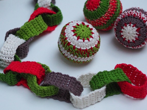 Crochet Christmas Paper Chain & Bauble Pattern