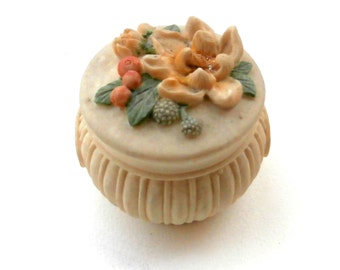 Porcelain Box - Vintage - Ornament - Decorative Box - Small Box