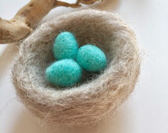 Needle Felted Robin Bird Nest with Eggs