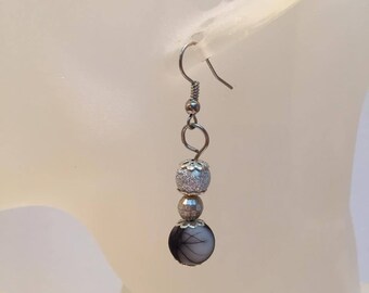 Black and White Pearl Earrings glitter