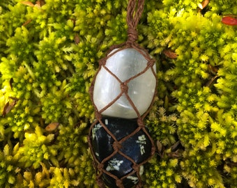 Crystal necklace with hemp cord