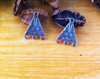 4 triangle connectors, decorated with windings, ethnic style silver
