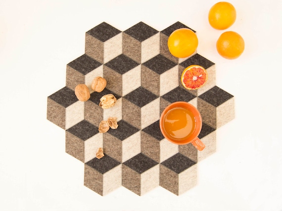 Large table mat / wool felt / dark grey / geometric mat / stylish table mat / handmade / made in Italy