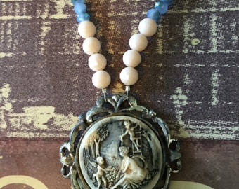 Classic Cameo necklace