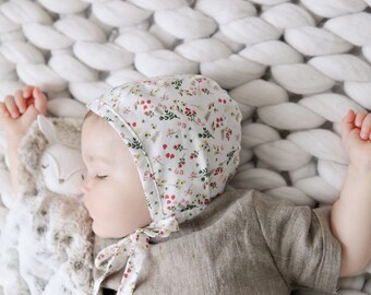 CLAIRE- white floral Reversible bonnet