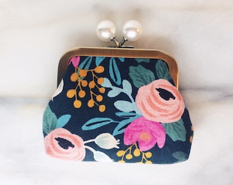 Coin Purse - Linen Canvas - Coin Purse With Knobs - Handmade - Navy Floral
